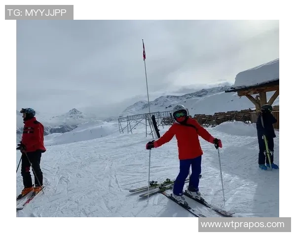 足球明星在瑞士滑雪意外身亡引发全球哀悼与关注